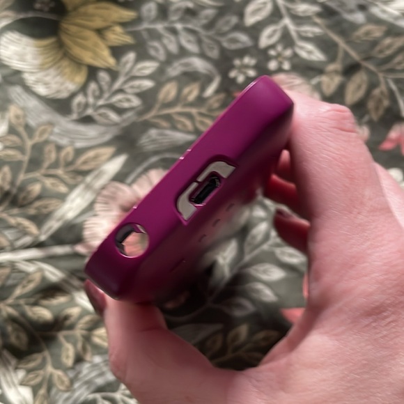 Mophie rechargeable phone case. Raspberry wine color. - Picture 4 of 6